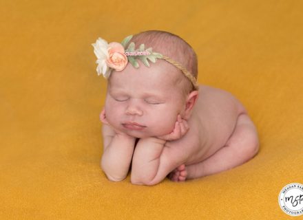 Newborn baby photos in froggy pose.