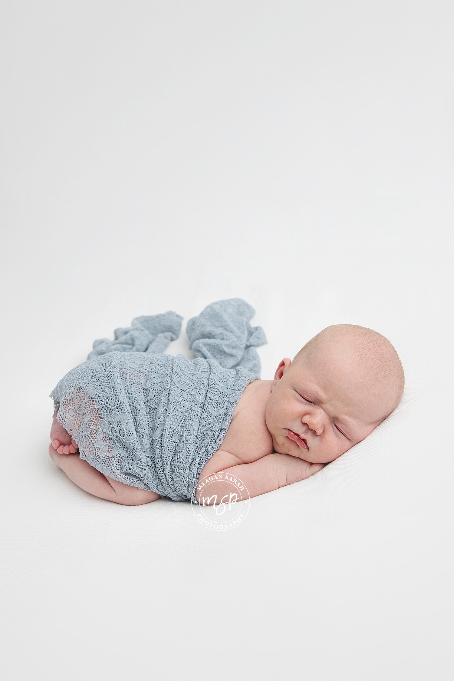 White,Swaddle,Bum Up Pose,Sex of Baby,Boy,PHOTOGRAPHER,Katie Louise Williams,
