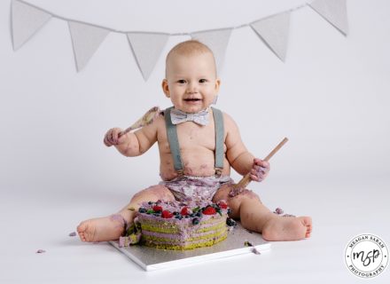 Silver and grey cake smash photos in Leeds