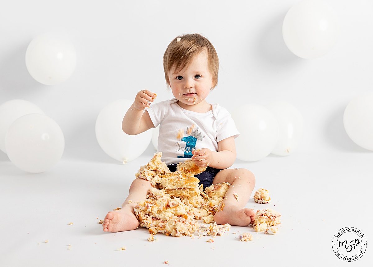 Cake Smash,1st Birthday,Cake,First Birthday,Fun,Funny,Minimal,Modern,Simple,Things to do with a toddler,White background,White balloons,Beautiful Photography,Children Photographer,High Key,Meagan Sarah Photography,Photographer,Professional,Photography,Studio photographer,